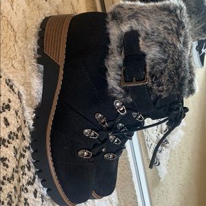 Black boots with faux fur